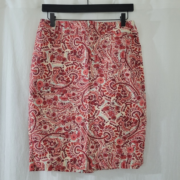 LOFT Dresses & Skirts - EUC LOFT Red/Tan Pattened Midi Pencil Skirt Women's Size 8